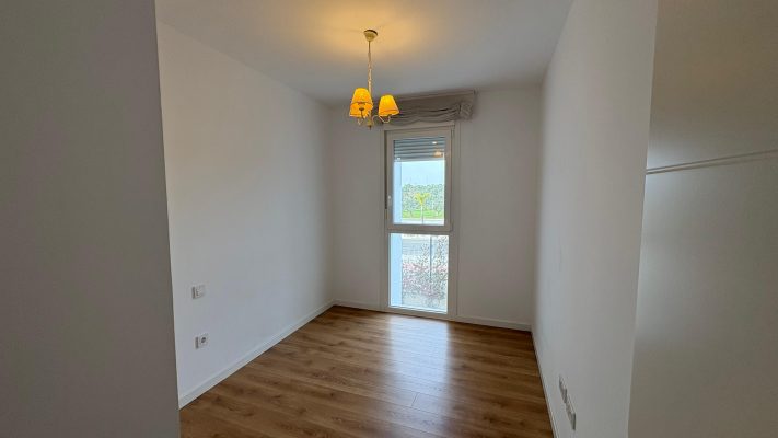 Piso en alquiler en Entrenúcleos (Sevilla)
